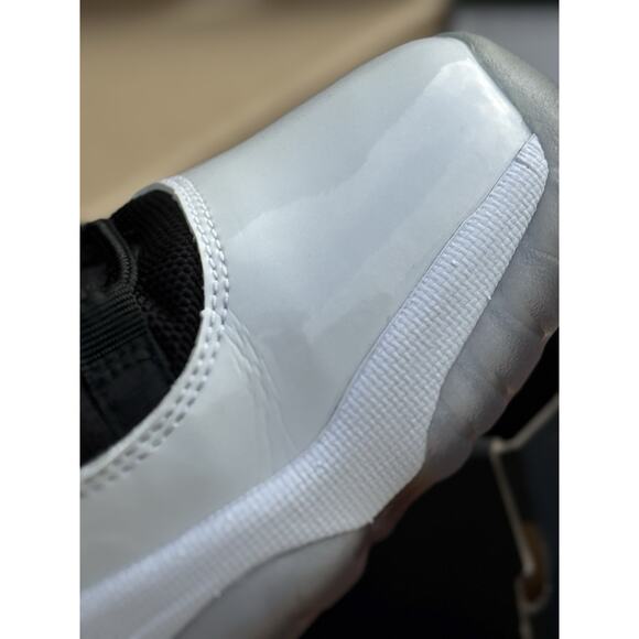 AIR JORDAN 11 RETRO LOW TUXEDO REVERSE CONCORD Size 7 528896 110 - Picture 8 of 11